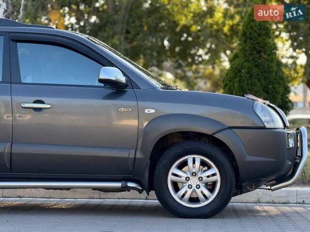 Серый Хендай Туксон, объемом двигателя 1.98 л и пробегом 282 тыс. км за 8350 $, фото 12 на Automoto.ua