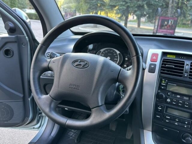 Серый Хендай Туксон, объемом двигателя 2 л и пробегом 110 тыс. км за 11900 $, фото 7 на Automoto.ua