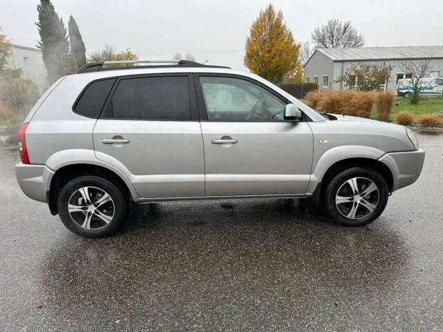 Серый Хендай Туксон, объемом двигателя 0 л и пробегом 191 тыс. км за 3308 $, фото 2 на Automoto.ua