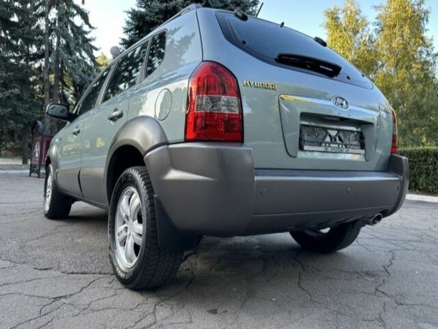 Серый Хендай Туксон, объемом двигателя 2 л и пробегом 110 тыс. км за 11900 $, фото 5 на Automoto.ua