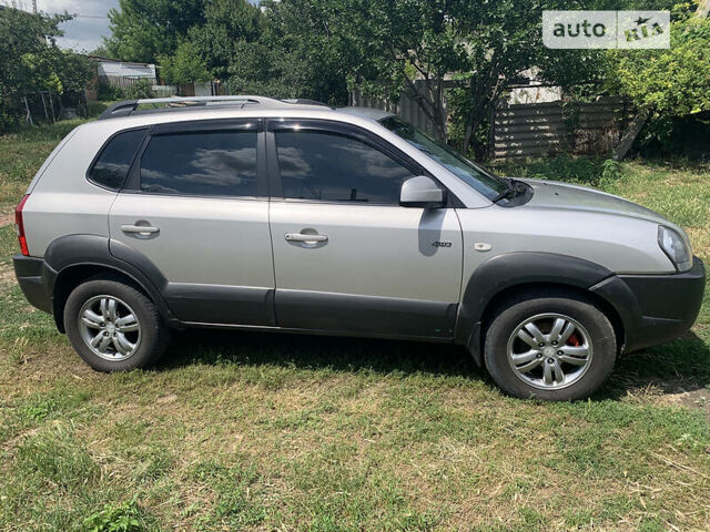 Сірий Хендай Туксон, об'ємом двигуна 1.98 л та пробігом 227 тис. км за 7500 $, фото 3 на Automoto.ua