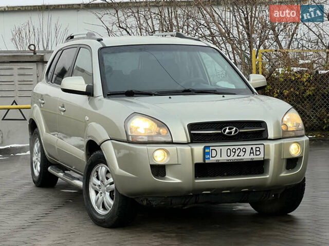 Сірий Хендай Туксон, об'ємом двигуна 2 л та пробігом 257 тис. км за 6550 $, фото 12 на Automoto.ua