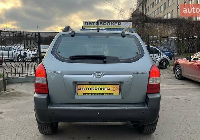 Сірий Хендай Туксон, об'ємом двигуна 1.98 л та пробігом 281 тис. км за 7200 $, фото 5 на Automoto.ua