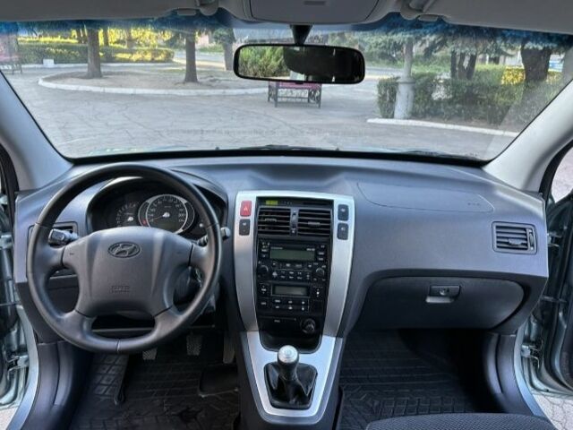 Серый Хендай Туксон, объемом двигателя 2 л и пробегом 110 тыс. км за 10500 $, фото 8 на Automoto.ua