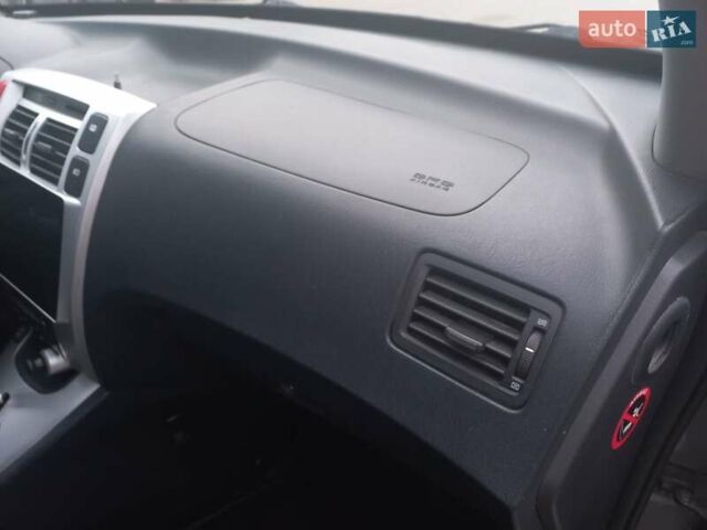 Сірий Хендай Туксон, об'ємом двигуна 2 л та пробігом 190 тис. км за 8600 $, фото 42 на Automoto.ua