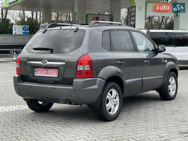 Серый Хендай Туксон, объемом двигателя 2 л и пробегом 182 тыс. км за 7600 $, фото 12 на Automoto.ua