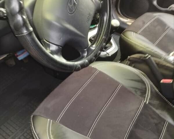 Сірий Хендай Туксон, об'ємом двигуна 1.98 л та пробігом 169 тис. км за 10500 $, фото 3 на Automoto.ua