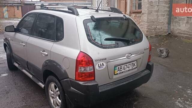 Сірий Хендай Туксон, об'ємом двигуна 1.98 л та пробігом 122 тис. км за 8300 $, фото 4 на Automoto.ua