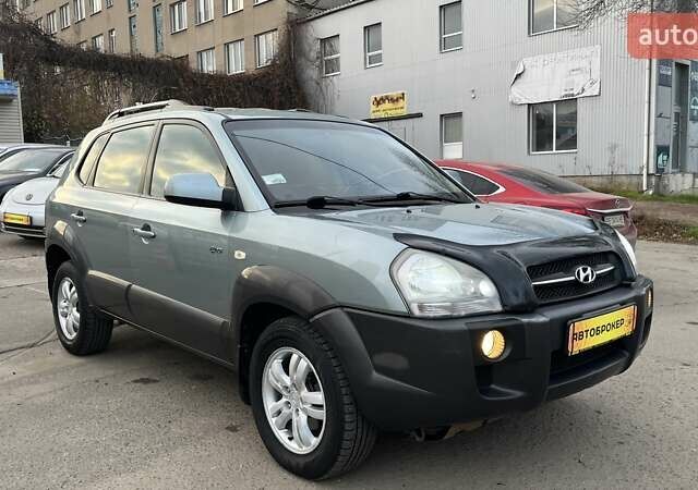 Сірий Хендай Туксон, об'ємом двигуна 1.98 л та пробігом 281 тис. км за 7200 $, фото 1 на Automoto.ua