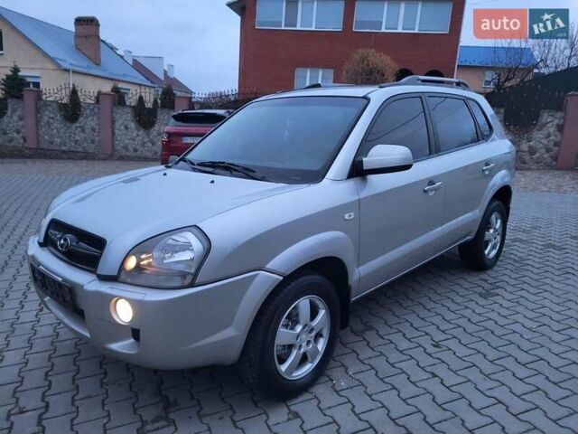 Серый Хендай Туксон, объемом двигателя 2 л и пробегом 240 тыс. км за 8300 $, фото 21 на Automoto.ua