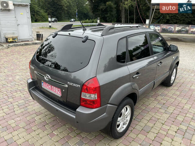 Хендай Туксон 2007 в Калуше на Automoto.ua Серый Хендай Туксон, объемом двигателя 2 л и пробегом 182 тыс. км за 7600 $, фото 19 на Automoto.ua