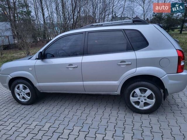 Серый Хендай Туксон, объемом двигателя 2 л и пробегом 240 тыс. км за 8300 $, фото 47 на Automoto.ua