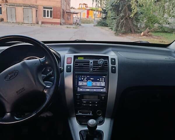 Сірий Хендай Туксон, об'ємом двигуна 1.98 л та пробігом 160 тис. км за 9000 $, фото 7 на Automoto.ua