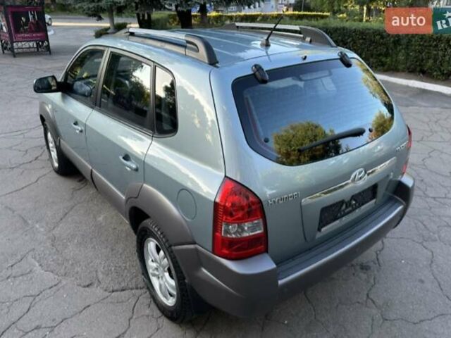 Серый Хендай Туксон, объемом двигателя 2 л и пробегом 110 тыс. км за 10200 $, фото 6 на Automoto.ua