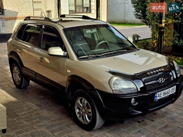 Сірий Хендай Туксон, об'ємом двигуна 2 л та пробігом 198 тис. км за 8250 $, фото 2 на Automoto.ua