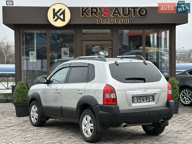 Серый Хендай Туксон, объемом двигателя 2 л и пробегом 232 тыс. км за 7200 $, фото 9 на Automoto.ua