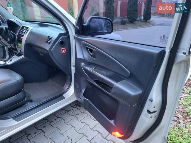 Серый Хендай Туксон, объемом двигателя 2 л и пробегом 240 тыс. км за 8300 $, фото 114 на Automoto.ua