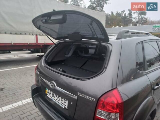 Сірий Хендай Туксон, об'ємом двигуна 2 л та пробігом 190 тис. км за 8600 $, фото 69 на Automoto.ua