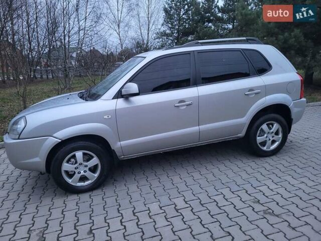 Серый Хендай Туксон, объемом двигателя 2 л и пробегом 240 тыс. км за 8300 $, фото 50 на Automoto.ua