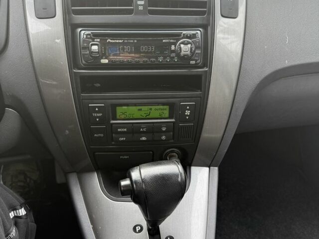 Серый Хендай Туксон, объемом двигателя 2 л и пробегом 175 тыс. км за 3400 $, фото 19 на Automoto.ua