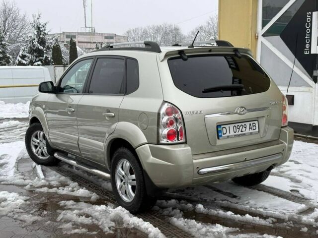 Серый Хендай Туксон, объемом двигателя 2 л и пробегом 257 тыс. км за 6500 $, фото 1 на Automoto.ua