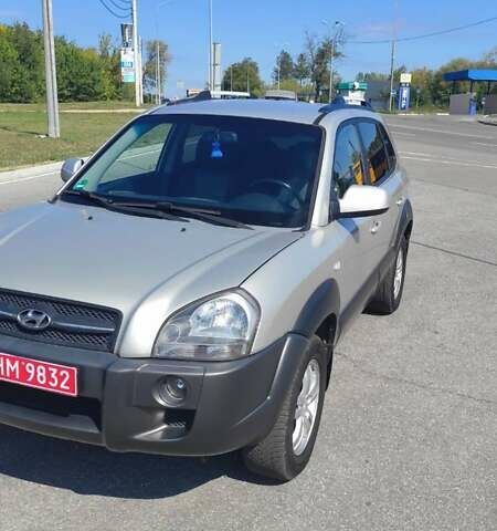 Серый Хендай Туксон, объемом двигателя 2 л и пробегом 185 тыс. км за 7999 $, фото 11 на Automoto.ua