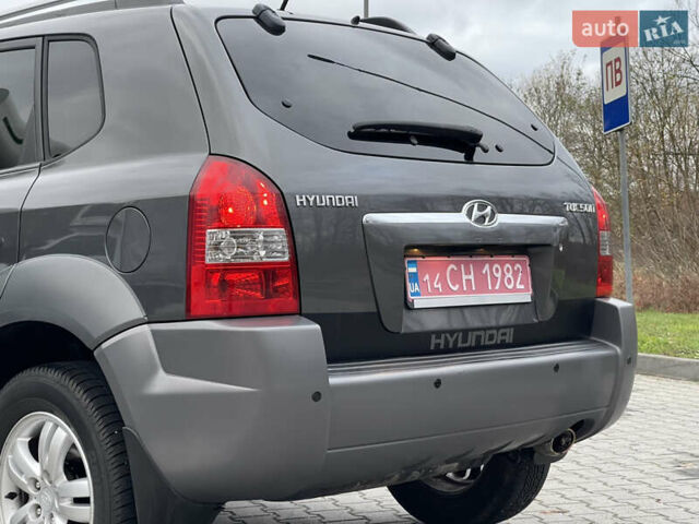 Серый Хендай Туксон, объемом двигателя 2 л и пробегом 182 тыс. км за 7600 $, фото 15 на Automoto.ua