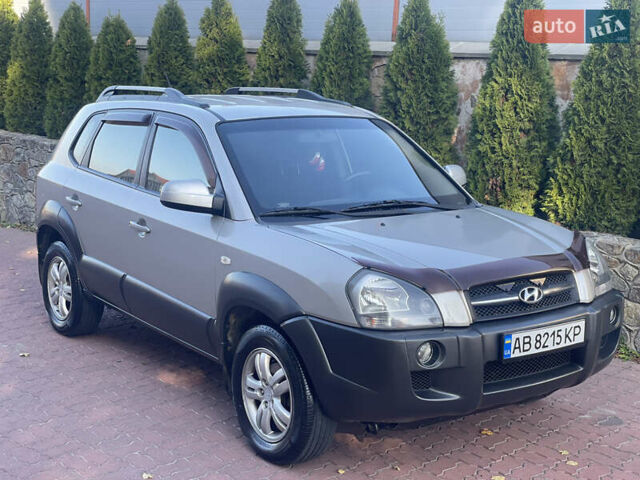 Серый Хендай Туксон, объемом двигателя 1.98 л и пробегом 129 тыс. км за 8400 $, фото 27 на Automoto.ua