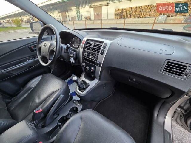 Хендай Туксон 2007 в Луцке на Automoto.ua Серый Хендай Туксон, объемом двигателя 1.98 л и пробегом 120 тыс. км за 7799 $, фото 31 на Automoto.ua