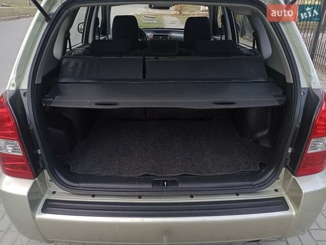 Сірий Хендай Туксон, об'ємом двигуна 1.98 л та пробігом 225 тис. км за 6999 $, фото 16 на Automoto.ua