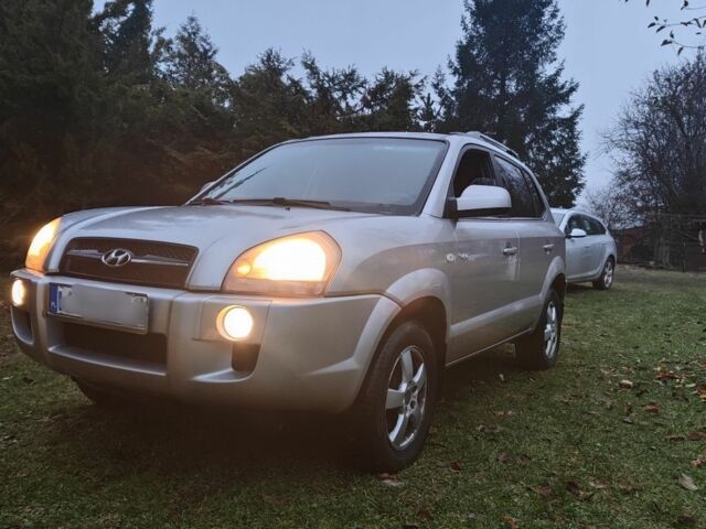 Серый Хендай Туксон, объемом двигателя 2 л и пробегом 310 тыс. км за 3658 $, фото 6 на Automoto.ua