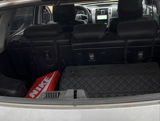 Сірий Хендай Туксон, об'ємом двигуна 2.9 л та пробігом 310 тис. км за 4300 $, фото 2 на Automoto.ua