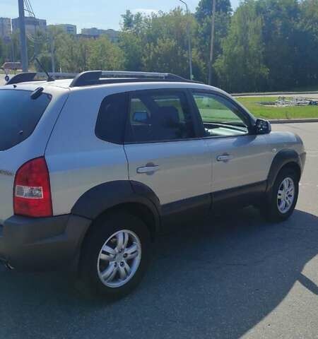 Серый Хендай Туксон, объемом двигателя 2 л и пробегом 185 тыс. км за 7999 $, фото 8 на Automoto.ua