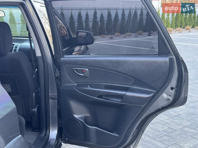 Серый Хендай Туксон, объемом двигателя 1.99 л и пробегом 315 тыс. км за 7300 $, фото 23 на Automoto.ua