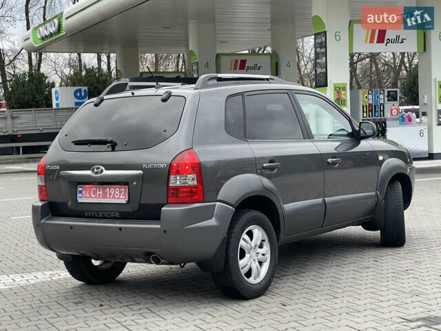 Серый Хендай Туксон, объемом двигателя 2 л и пробегом 182 тыс. км за 7600 $, фото 3 на Automoto.ua