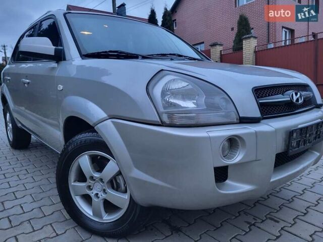 Серый Хендай Туксон, объемом двигателя 2 л и пробегом 240 тыс. км за 8300 $, фото 4 на Automoto.ua