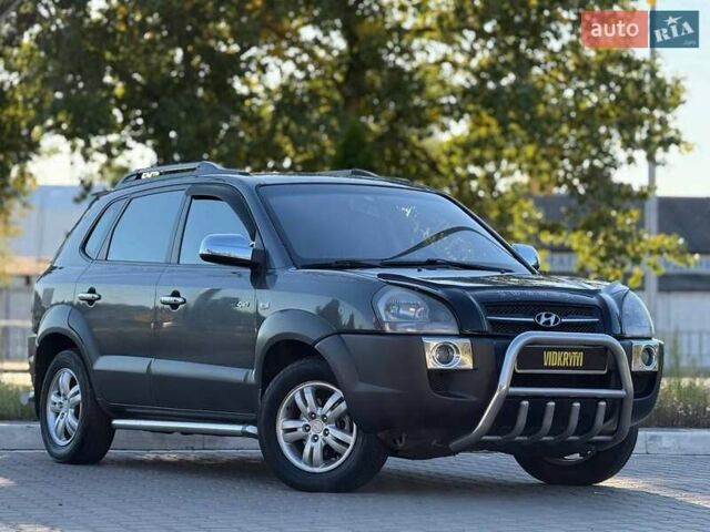 Серый Хендай Туксон, объемом двигателя 1.98 л и пробегом 282 тыс. км за 8350 $, фото 5 на Automoto.ua