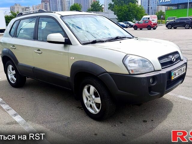 Серый Хендай Туксон, объемом двигателя 2 л и пробегом 249 тыс. км за 7300 $, фото 3 на Automoto.ua