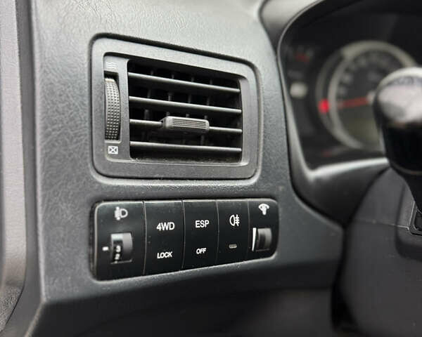 Серый Хендай Туксон, объемом двигателя 1.98 л и пробегом 269 тыс. км за 7100 $, фото 30 на Automoto.ua