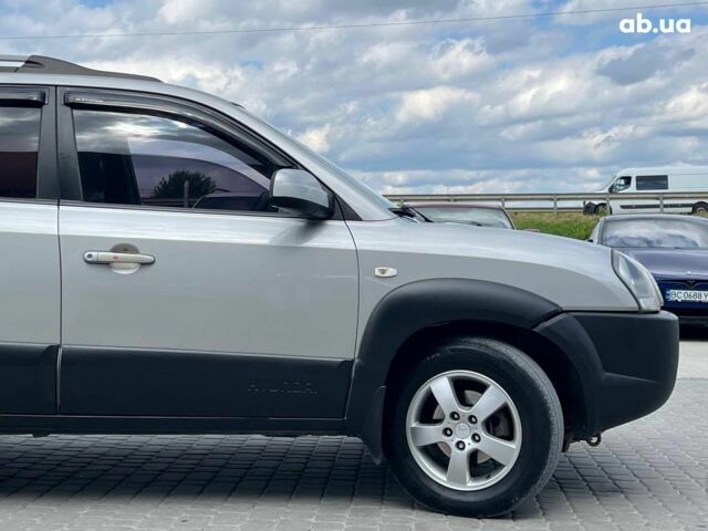 Серый Хендай Туксон, объемом двигателя 2 л и пробегом 255 тыс. км за 7490 $, фото 11 на Automoto.ua