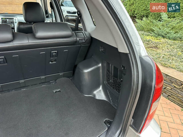 Серый Хендай Туксон, объемом двигателя 1.98 л и пробегом 217 тыс. км за 8500 $, фото 40 на Automoto.ua