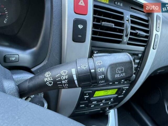 Серый Хендай Туксон, объемом двигателя 2 л и пробегом 110 тыс. км за 10200 $, фото 19 на Automoto.ua