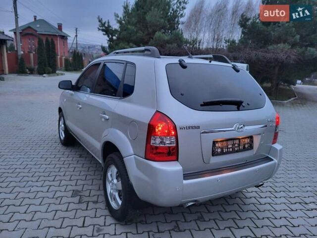 Серый Хендай Туксон, объемом двигателя 2 л и пробегом 240 тыс. км за 8300 $, фото 9 на Automoto.ua