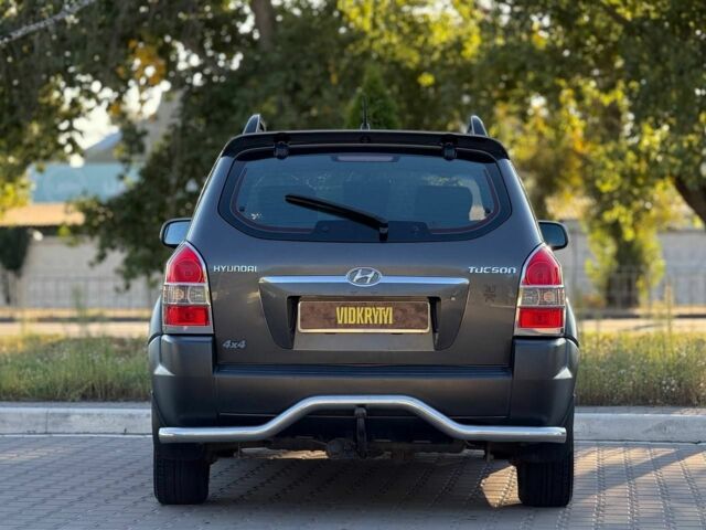 Серый Хендай Туксон, объемом двигателя 2 л и пробегом 282 тыс. км за 7950 $, фото 10 на Automoto.ua