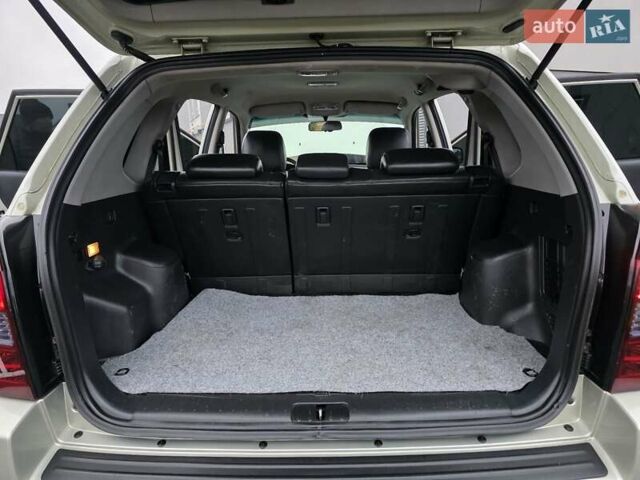 Серый Хендай Туксон, объемом двигателя 2 л и пробегом 231 тыс. км за 7999 $, фото 48 на Automoto.ua