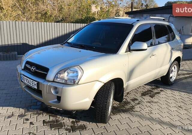 Серый Хендай Туксон, объемом двигателя 1.98 л и пробегом 193 тыс. км за 8400 $, фото 18 на Automoto.ua