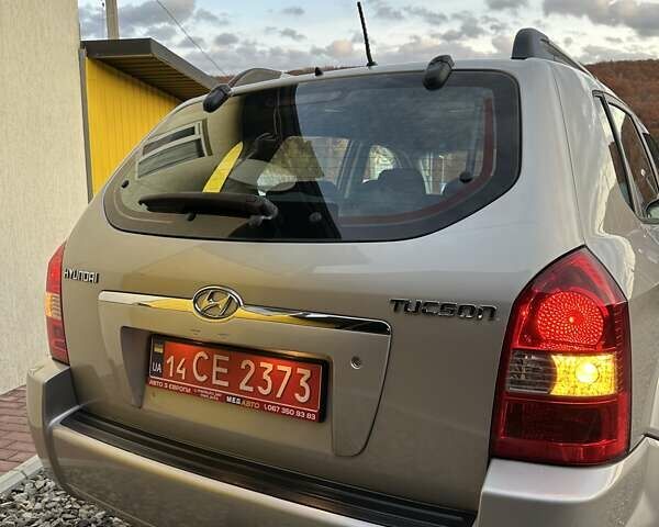 Хендай Туксон 2007 в Бережанах на Automoto.ua Серый Хендай Туксон, объемом двигателя 2 л и пробегом 172 тыс. км за 7400 $, фото 13 на Automoto.ua