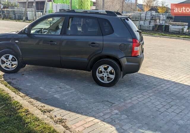 Хендай Туксон 2007 у Івано-Франківську на Automoto.ua Сірий Хендай Туксон, об'ємом двигуна 2 л та пробігом 260 тис. км за 7950 $, фото 11 на Automoto.ua