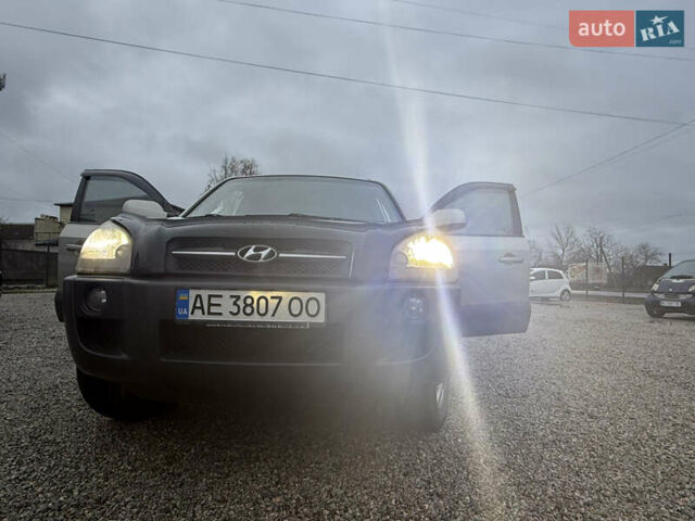 Сірий Хендай Туксон, об'ємом двигуна 1.98 л та пробігом 169 тис. км за 7890 $, фото 17 на Automoto.ua