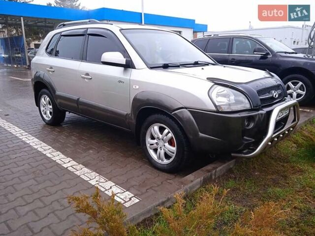 Сірий Хендай Туксон, об'ємом двигуна 1.98 л та пробігом 157 тис. км за 7800 $, фото 3 на Automoto.ua
